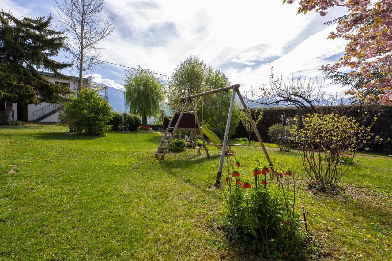 Vue Sur Les Montagnes Apartment Embrun Exterior photo