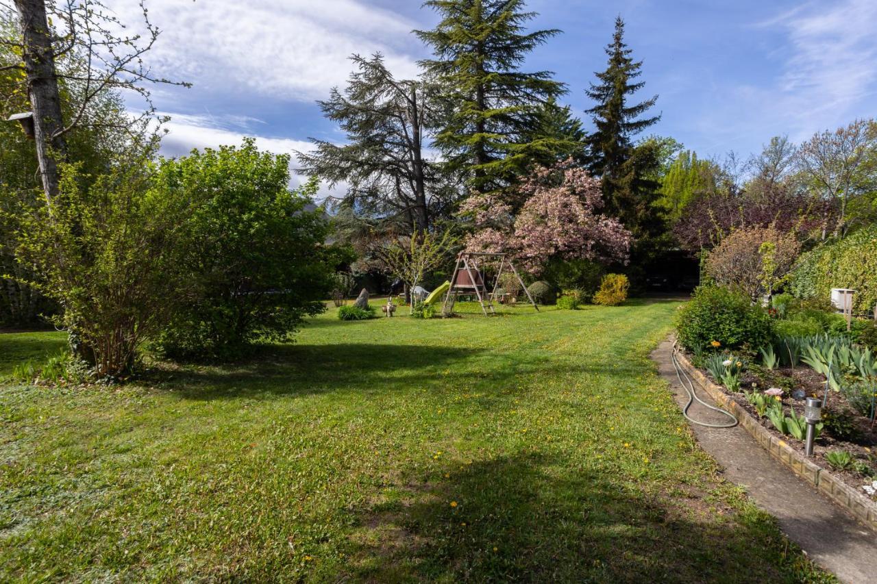 Vue Sur Les Montagnes Apartment Embrun Exterior photo